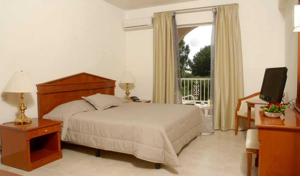 Sandy Beach Resort 4 Албания