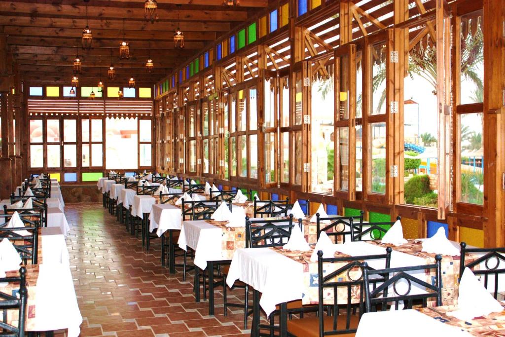 Protels crystal beach resort 4. Abo nawas resort 4*. bliss abo nawas. abo nawas resort фото.