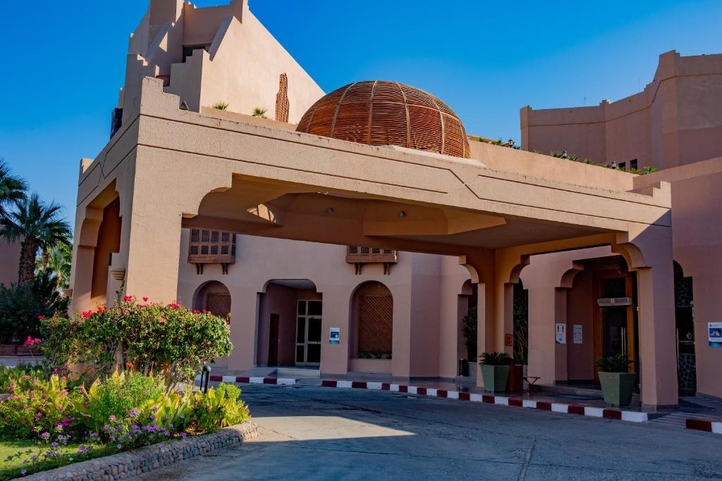 Мовенпик Хургада Резорт. Континенталь отель Хургада. Continental Hotel Hurghada 5 Хургада. Отель Мовенпик Хургада 5 звезд.