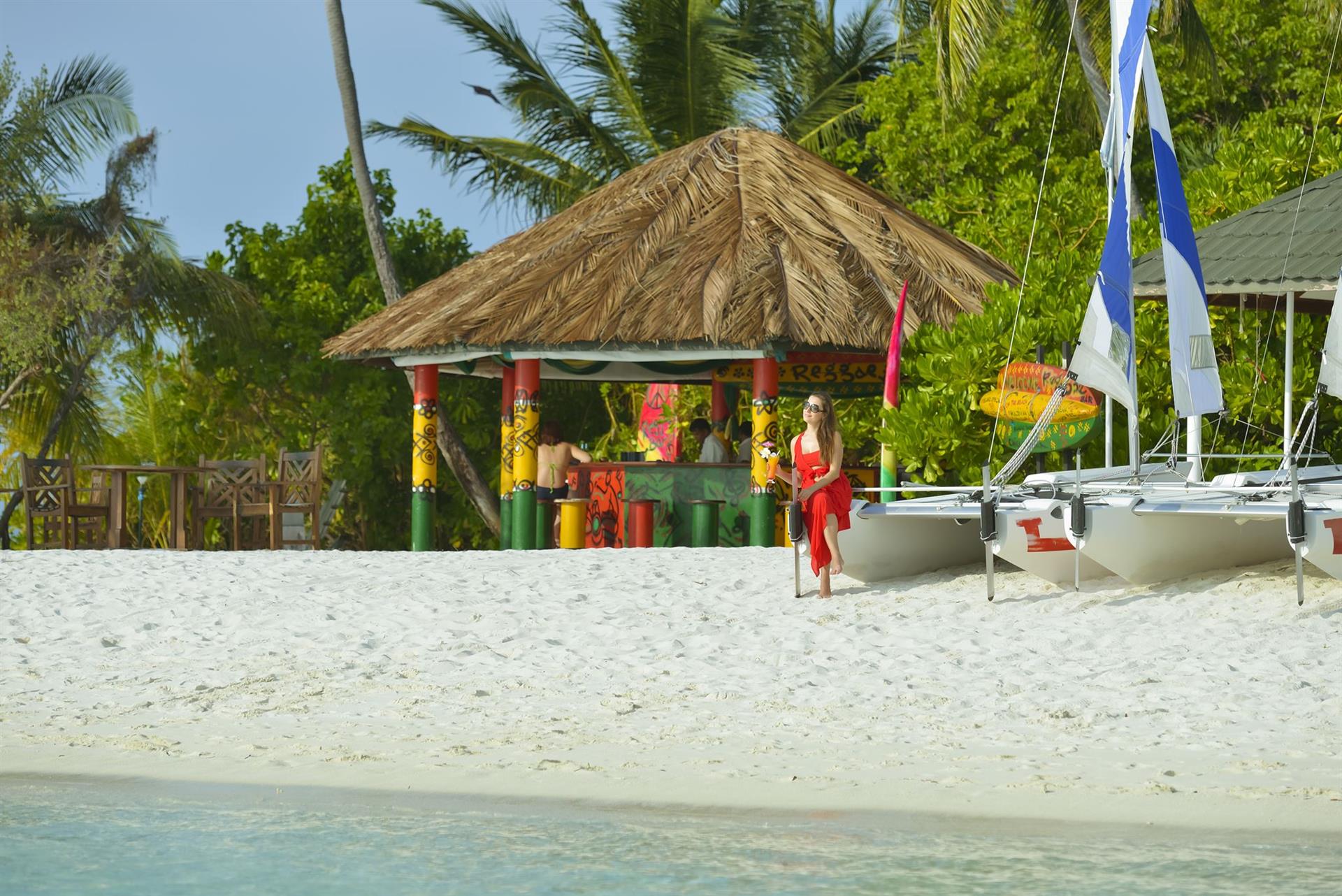 Мальдивы Холидей Исланд Резорт. Отель Holiday Island Resort and Spa 4*. Остров Диффуши. Диффуши Мальдивы. Maldives holidays