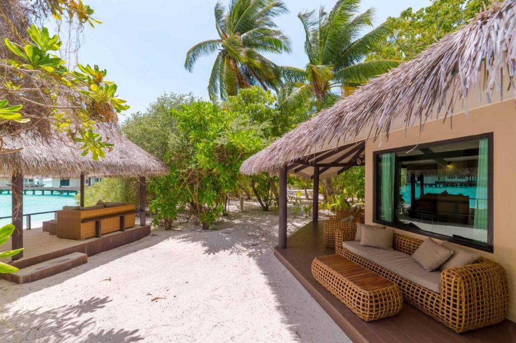 Brennia Kottefaru Maldives 5