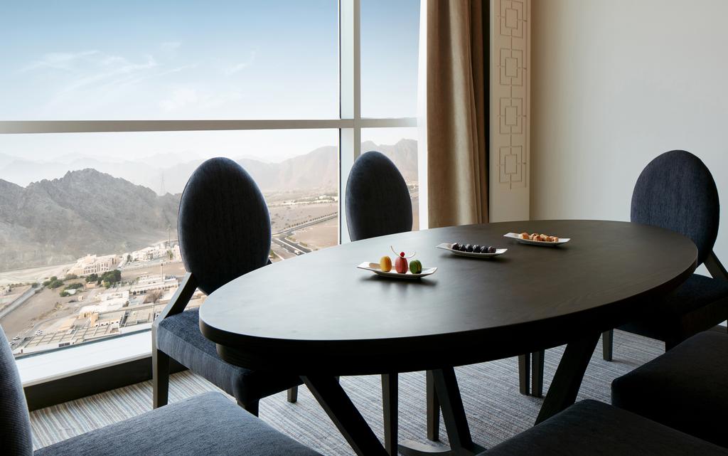 Royal m hotel фуджейра. Royal m Hotel Fujairah. Роял м хотел Фуджейра 5. Royal m Hotel Fujairah 4. Отель Royal m Hotel Fujairah Mall Фуджейра ОАЭ.