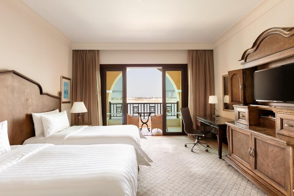 Шангри ла абу даби бассейны. Shangri la hotel qaryat. Traders qaryat al beri. Гостиница shangri-la hotel 5*. Shangri-la qaryat al beri 5*.